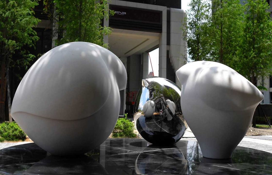 Dekorativer moderner Skulptur-Edelstahl im Freien, der für Kunstsammlung poliert